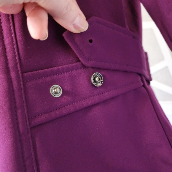 Free Tech women's purple jacket/ raincoat/windbreaker size Medium lightweight. - Picture 4 of 10